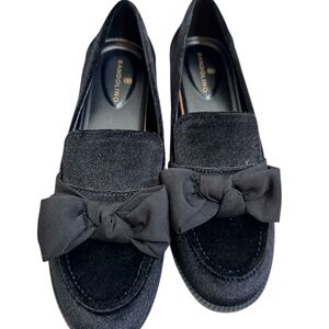 Bandolino Black Velvet Bow Loafers Size 6.5M Slip On Flats EUC Chic Classic